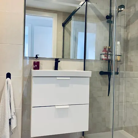 Hauzify I Picasso Apartment